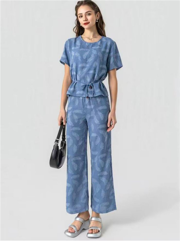 Conjunto blusa estampada y pantalón recto