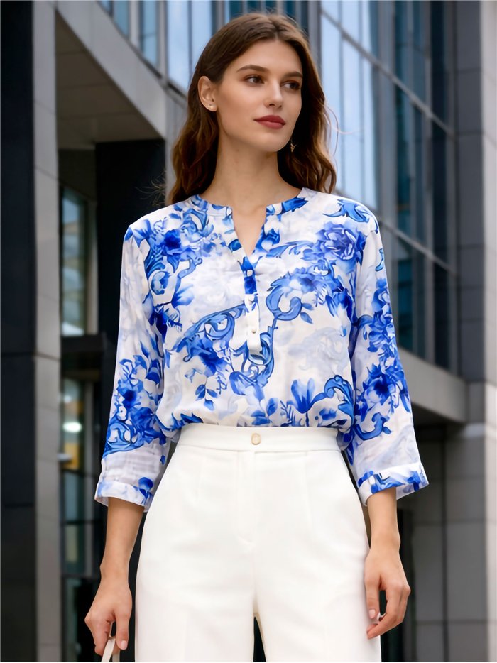 Porzellanblaue Bluse mit Print
