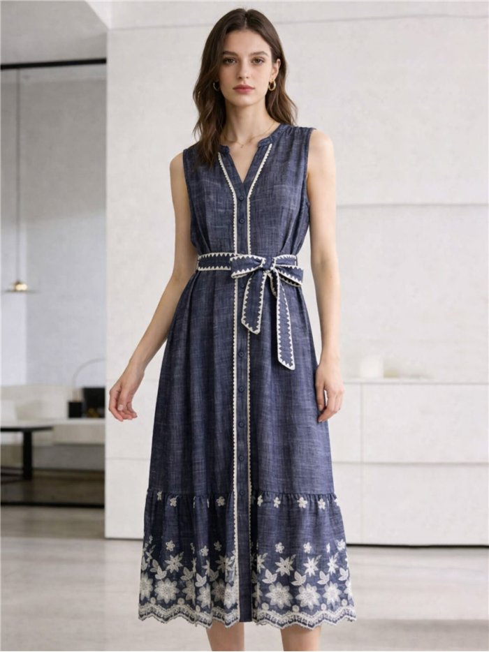 Besticktes ärmelloses Midikleid mit Gürtel