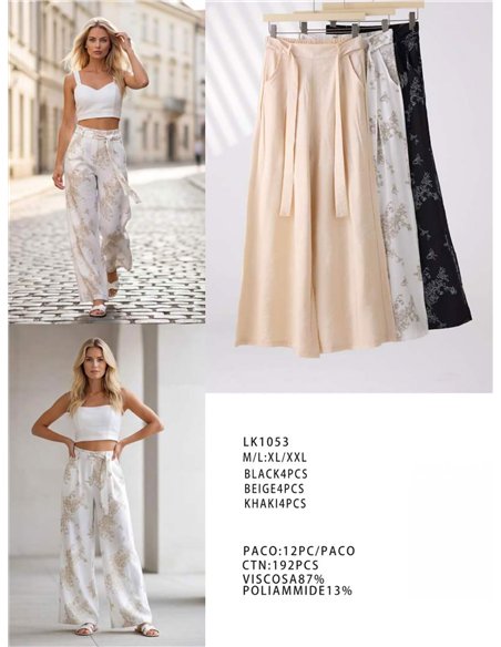 Calças palazzo com amarração e estampa ornamental.