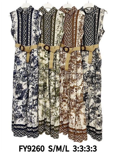 Vestido longo com estampa étnica e cinto de ráfia.