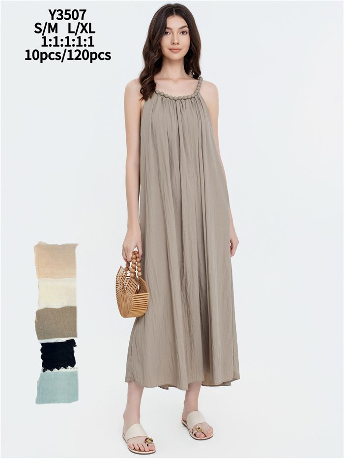 Fließendes Maxikleid mit verziertem Ausschnitt