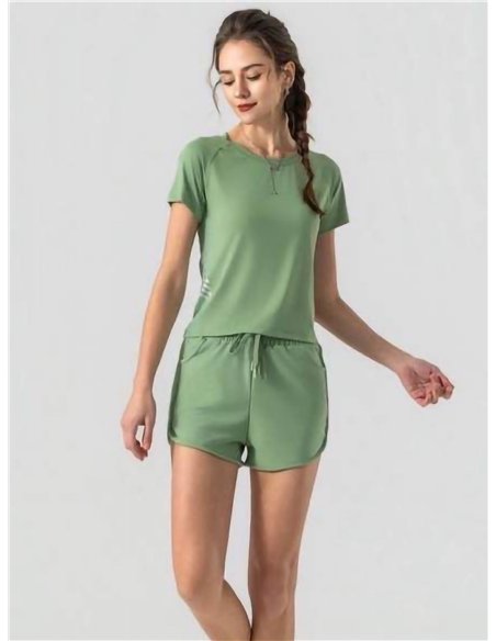 Conjunto esportivo (camiseta e shorts)