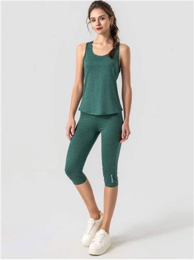 Conjunto deportivo de top y legging pirata