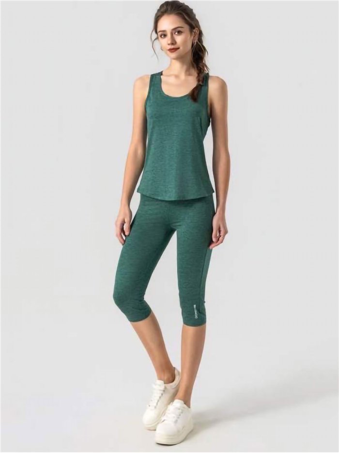 Conjunto deportivo de top y legging pirata