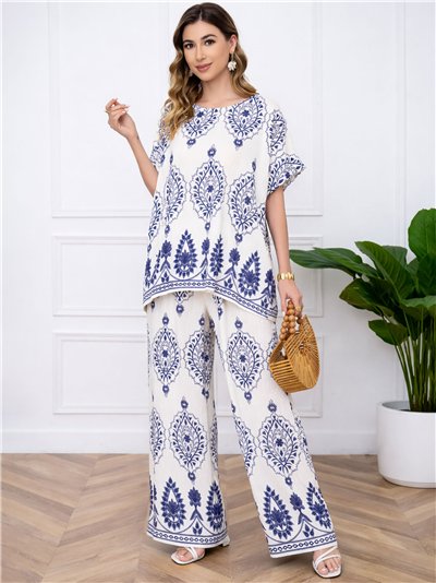 Set aus locker sitzender Bluse mit Paisleymuster und weit geschnittener Hose