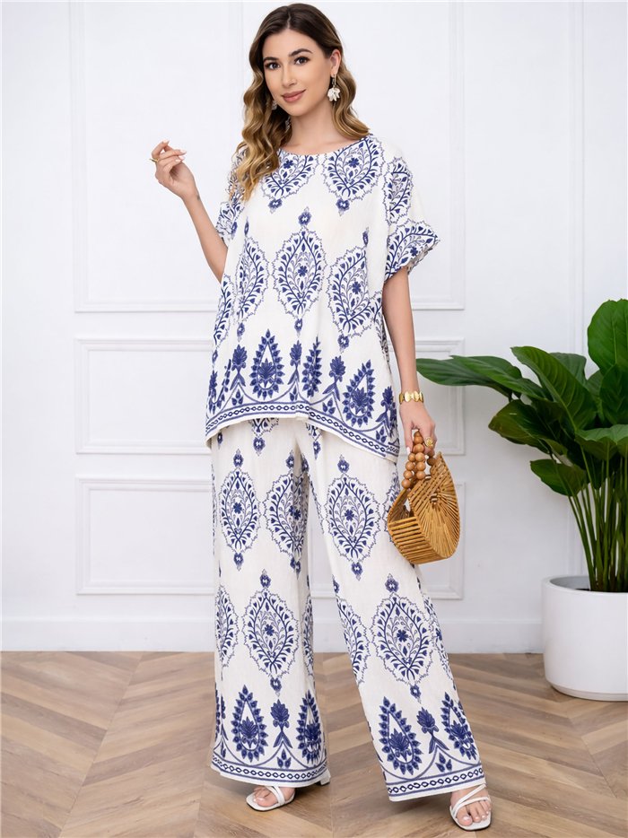 Set aus locker sitzender Bluse mit Paisleymuster und weit geschnittener Hose