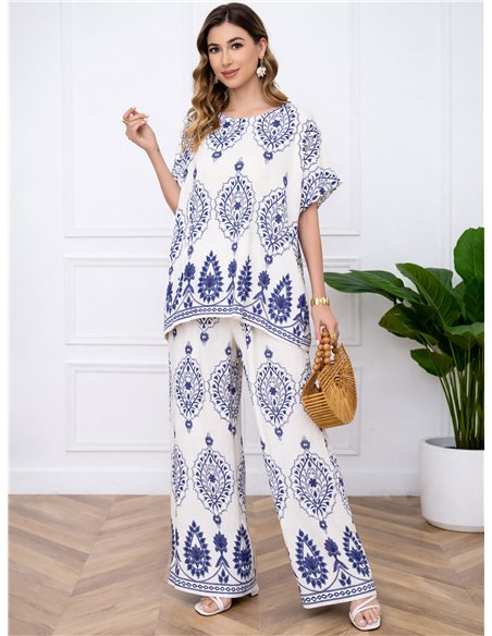 Set aus locker sitzender Bluse mit Paisleymuster und weit geschnittener Hose