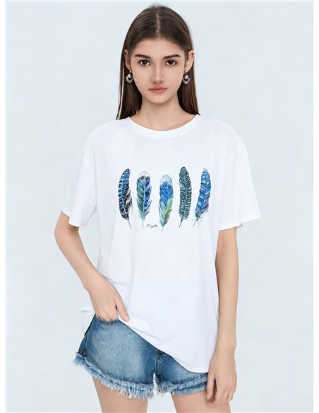 camiseta com penas e strass