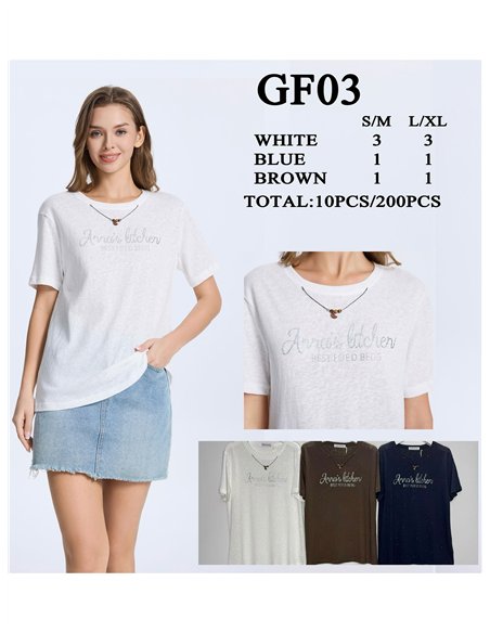 Camiseta com texto e strass.