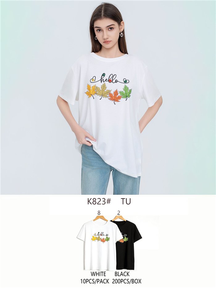 Camiseta oversized com estampa de folha e strass.