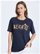 Camiseta com estampa da frase "seja legal"