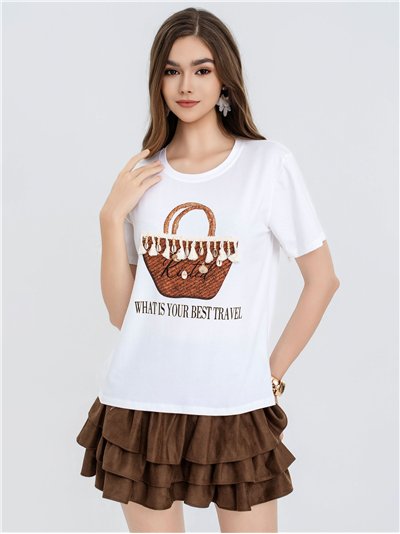 Camiseta estampada, bolsa de praia com franjas