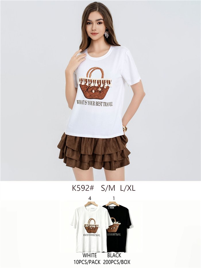 Camiseta estampada, bolsa de praia com franjas