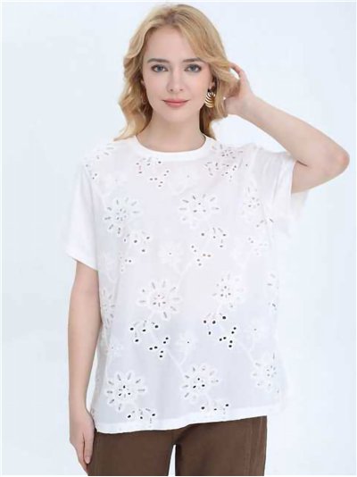 Camiseta calada bordada de flores