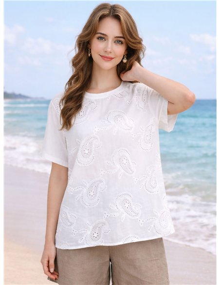 Camiseta calada bordada paisley