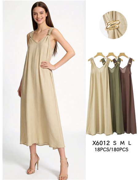 Vestido longo fluido com detalhes metálicos