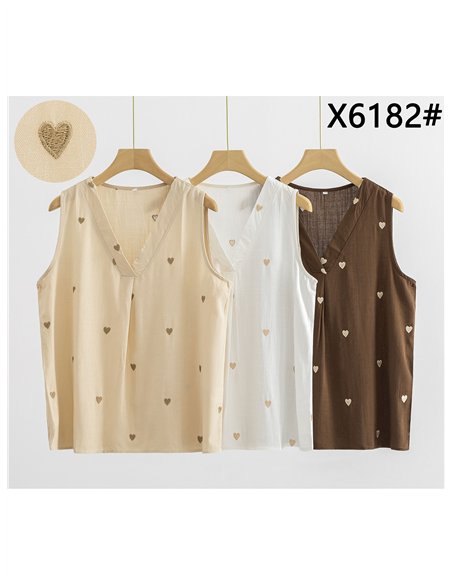 Blusa com corações bordados