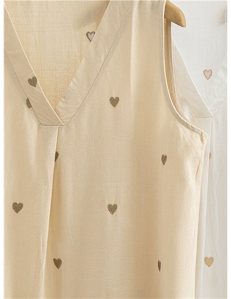 Blusa com corações bordados