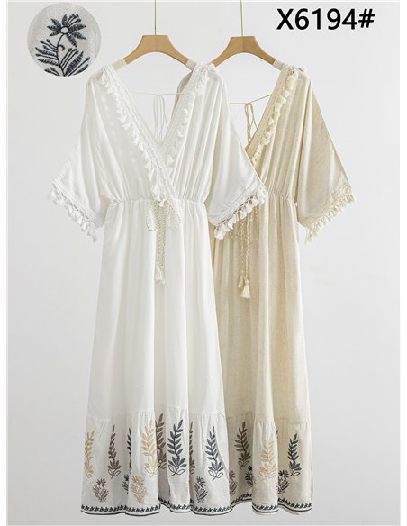 Vestido midi boho con bordado y borlas