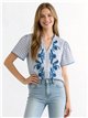 Blusa xadrez com bordado floral