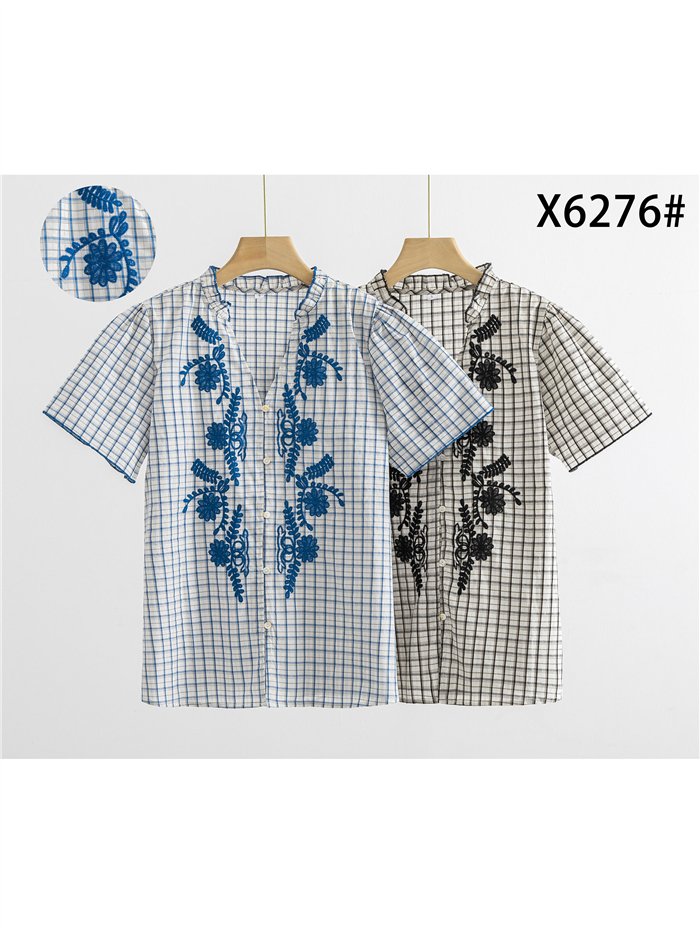 Blusa xadrez com bordado floral