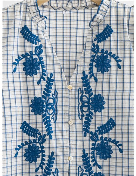Blusa xadrez com bordado floral