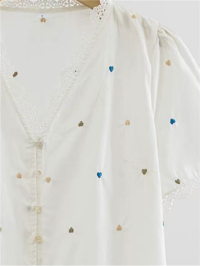 Blusa corazones bordados y encaje