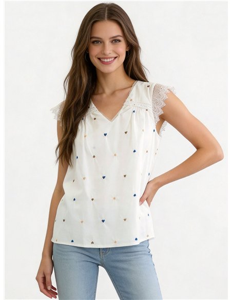 Top con corazones bordados