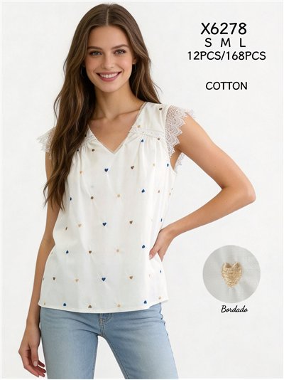 Top con corazones bordados 2