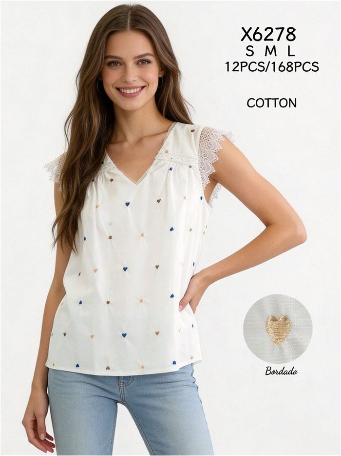 Top con corazones bordados