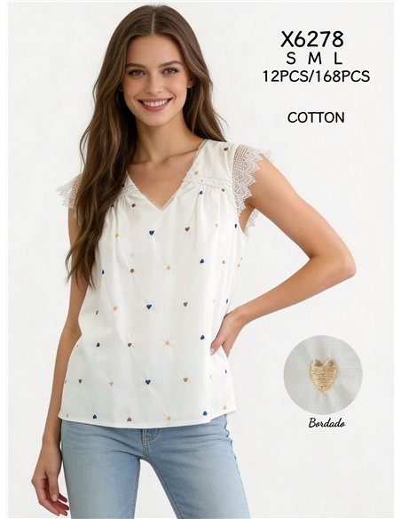 Top con corazones bordados