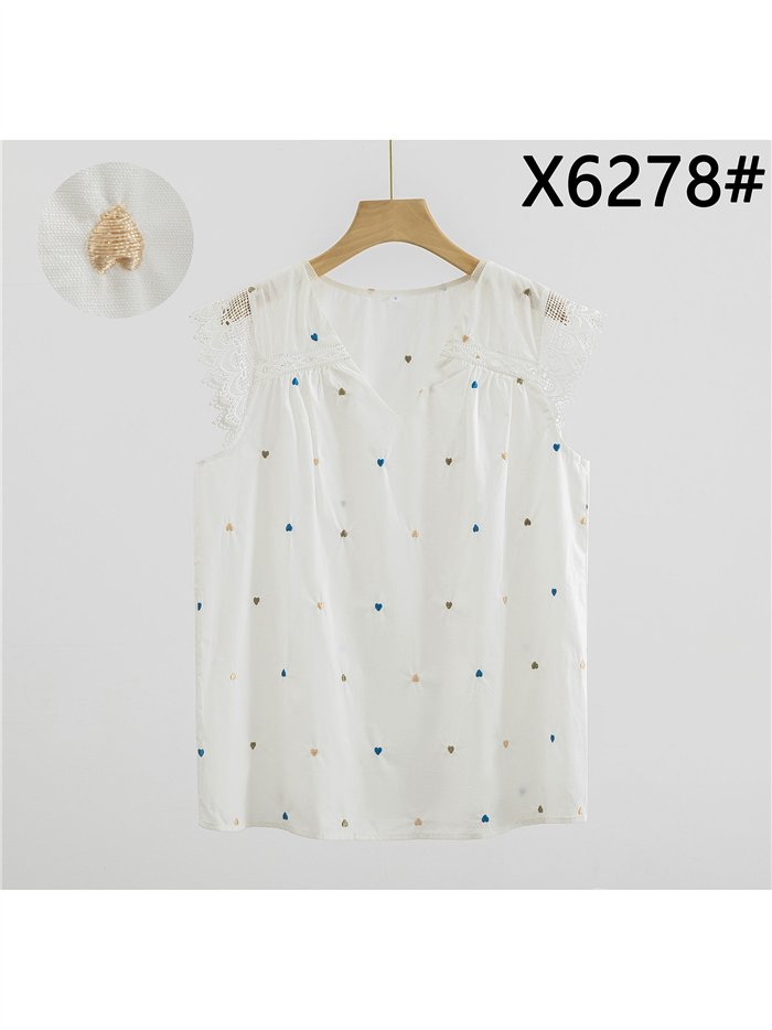 Top con corazones bordados