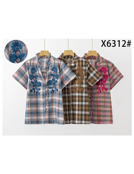 Blusa cuadros con bordado floral