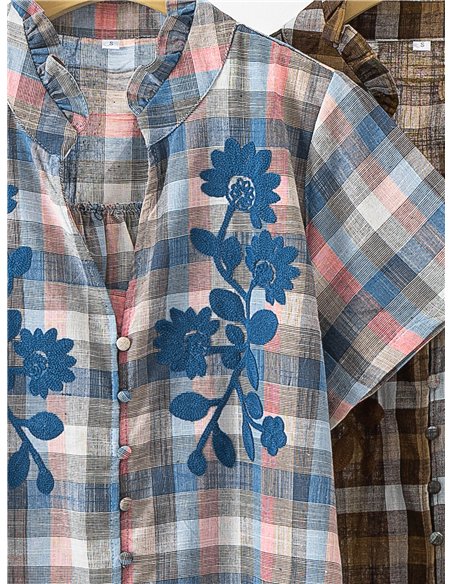 Blusa cuadros con bordado floral