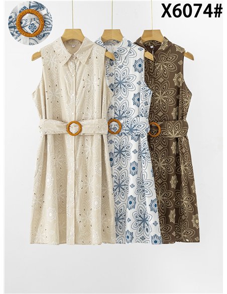 Robe courte sans manches avec ceinture et broderie ajourée