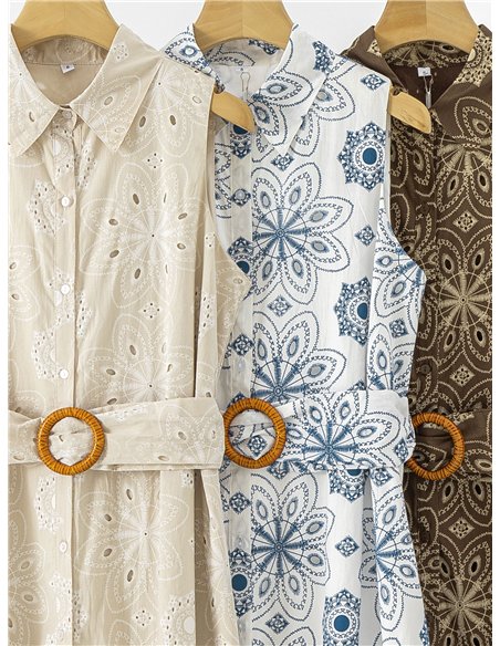 Robe courte sans manches avec ceinture et broderie ajourée