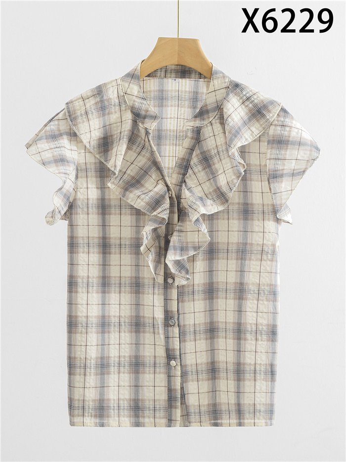 Camicetta a quadri con volant