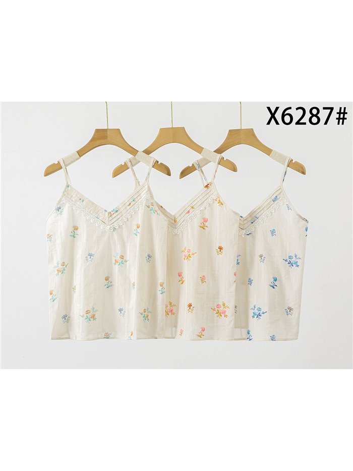 Oberteil aus floraler Spitze mit dünnen Trägern