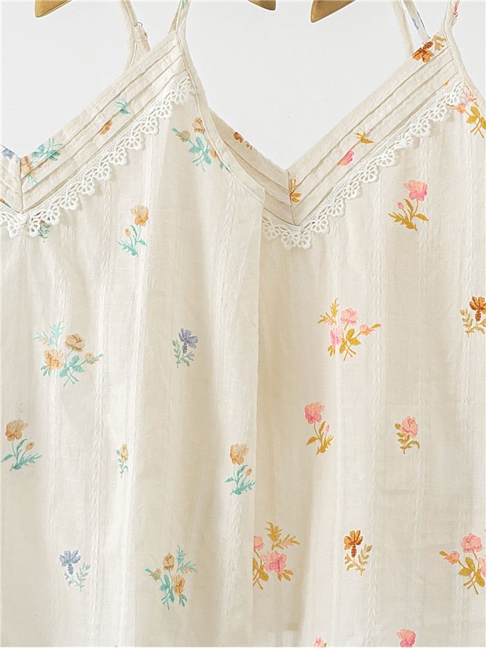 Oberteil aus floraler Spitze mit dünnen Trägern