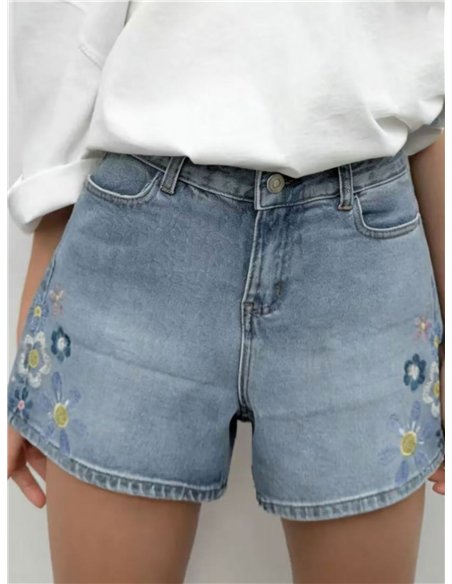Shorts vaqueros flores bordadas