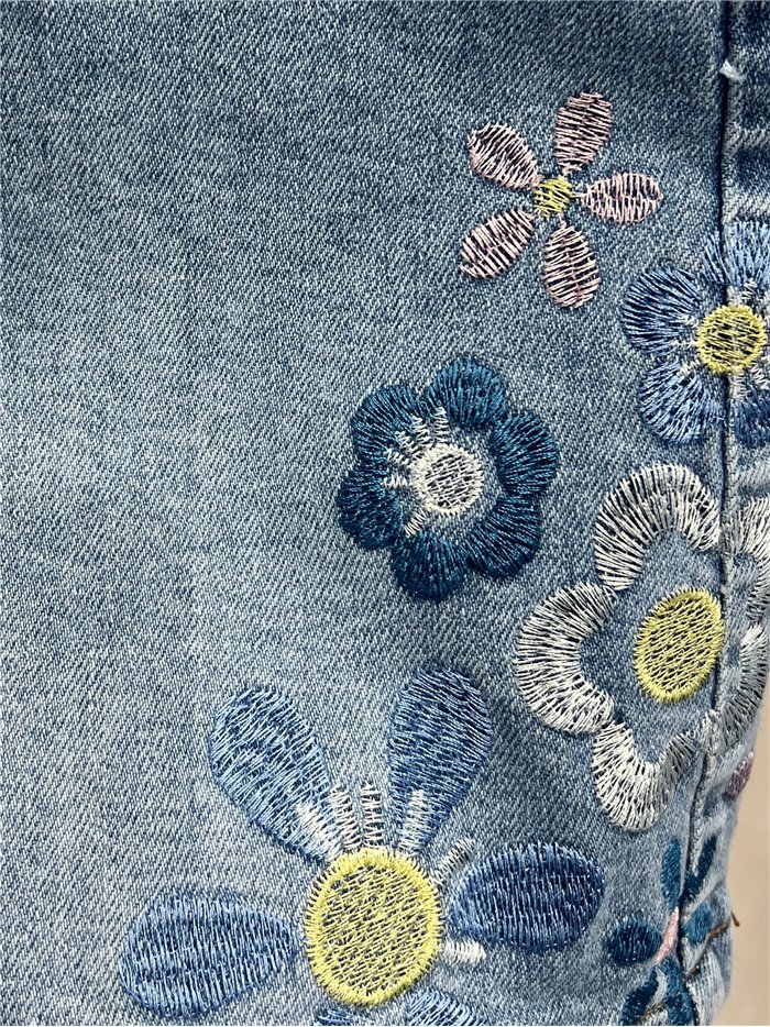 Shorts vaqueros flores bordadas