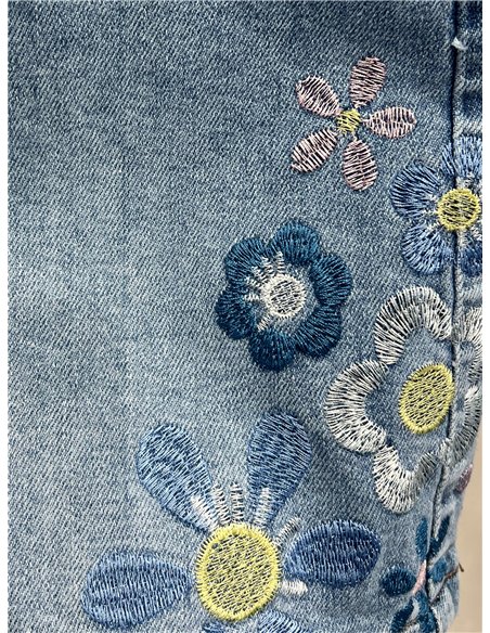 Shorts vaqueros flores bordadas