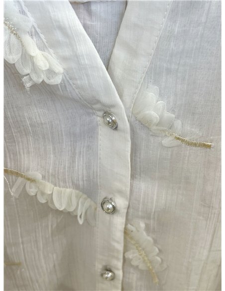Blusa textura flor aplicada