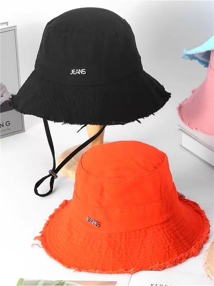 Gorro bucket con borde desflecado