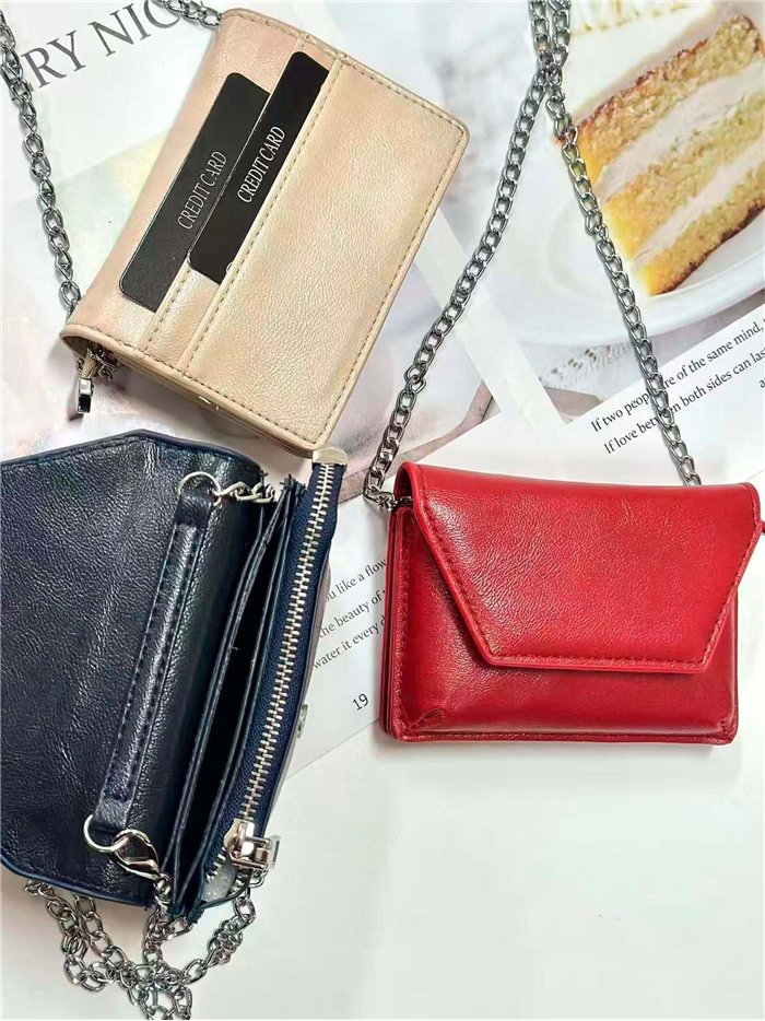 Mini bolso sobre con cadena