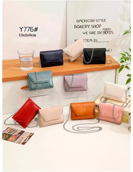 Mini bolso sobre con cadena