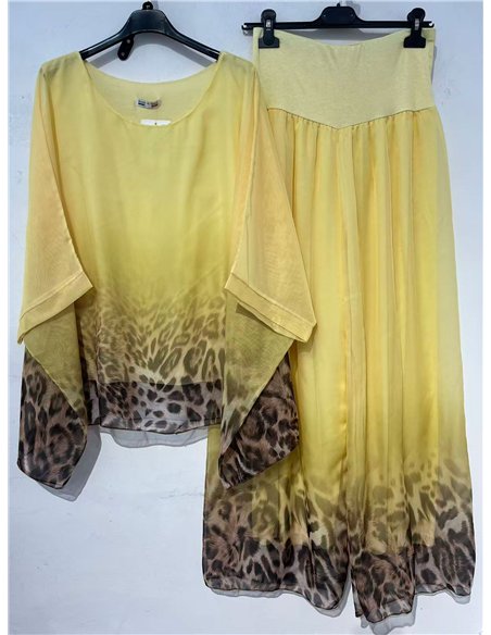 Conjunto blusa maxi de gasa animal print y pantalón