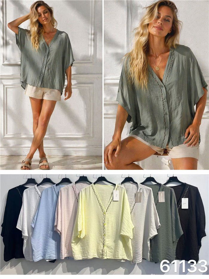 Bluse in großen Größen mit V-Ausschnitt und kontrastierenden Details