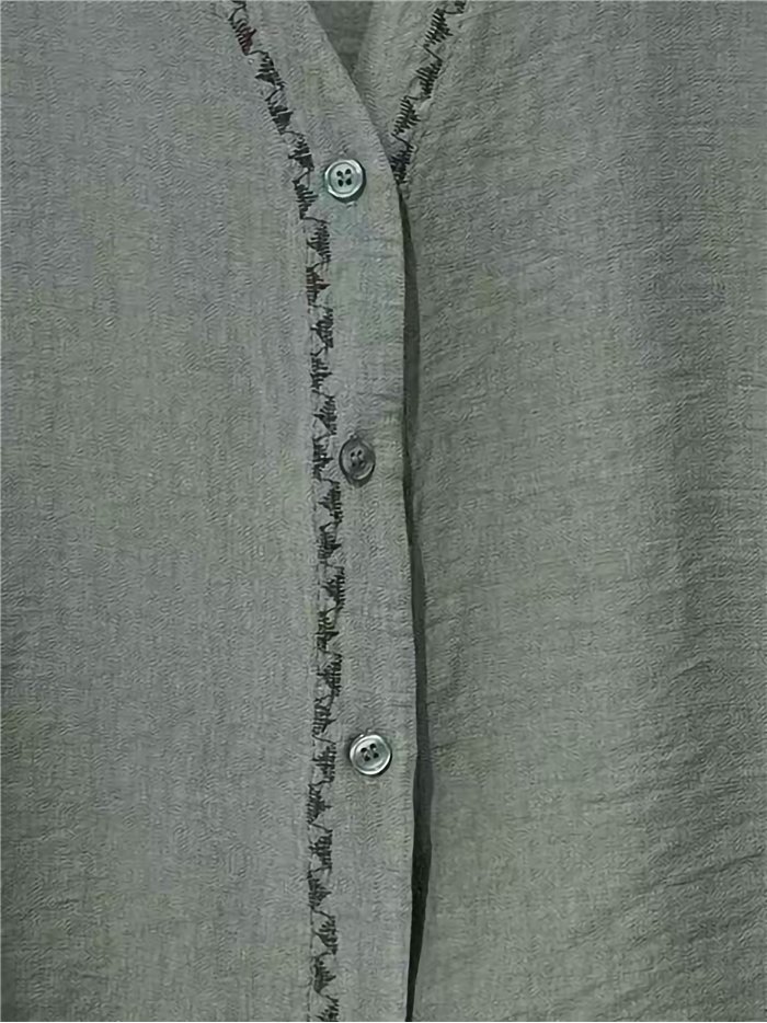 Bluse in großen Größen mit V-Ausschnitt und kontrastierenden Details